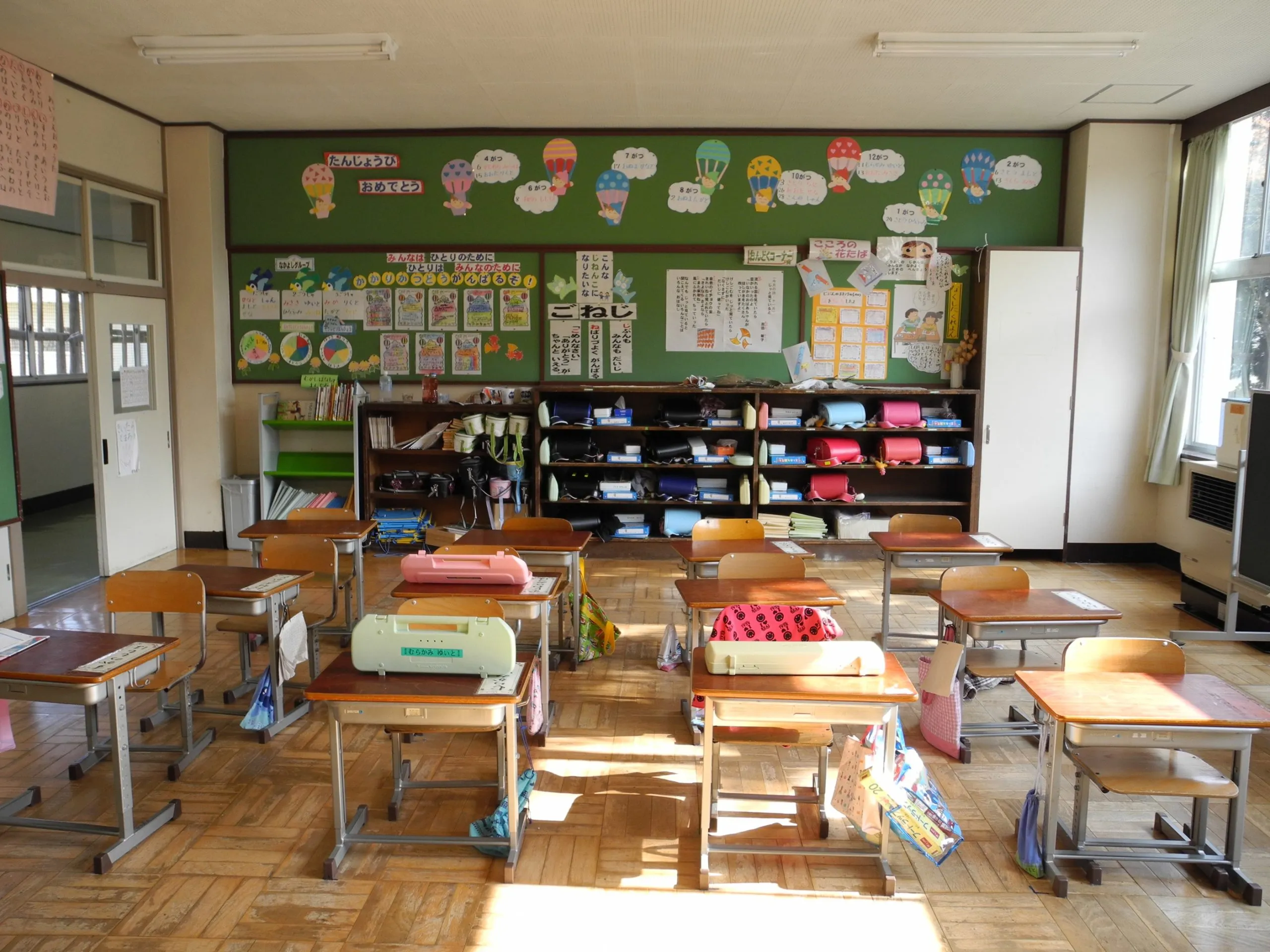 Jinego_Elementary_School_1st_grade_classroom_back-1-scaled